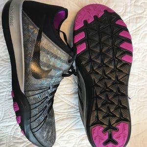 Womens NIKE FREE TR 6 MTLC Silver/Black